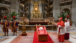 Na Námestí svätého Petra vo Vatikáne sa konal pohreb pápeža Františka