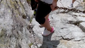 Sandále, šľapky alebo cvičky. Táto obuv vás môže v Tatrách pripraviť o život