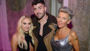 Aj takto môžete vyzerať mladšie: Karen má 55 rokov a oblečenie si požičiava od dcér