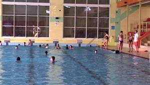 Hrdinský plavčík. Defibrilátorom zachránil život topiacemu sa tínedžerovi