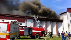 VIDEO: Oheň v Jarovniciach sa hasičom podarilo dostať pod kontrolu