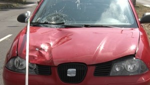 Mladý vodič zrazil 13-ročné dievča na priechode