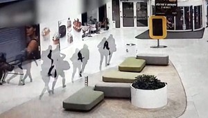 Polmiliónová krádež v bratislavskom klenotníctve sa nápadne podobá na tú v Plzni. Ide o náhodu?