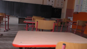 Sedem mladíkov opakovane znásilňovalo učiteľku. S jedným z nich otehotnela