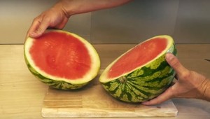 Úžasný TRIK na krájanie melónu: Ide to aj bez neporiadku!