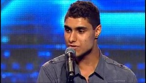 Emanuel z X-Factor. Mníšky ho našli v škatuli