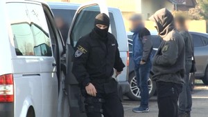 Polícia obvinila tri osoby zo sexuálneho zneužívania a z prečinu súlože medzi príbuznými