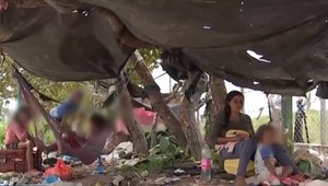 Dvaja Američania a Francúzka výrazne pomáhajú riešiť problém chudoby. Dostali Nobelovú cenu za ekonómiu