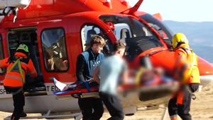 Nehoda paraglajdistu: Muža našli zaseknutého na strome