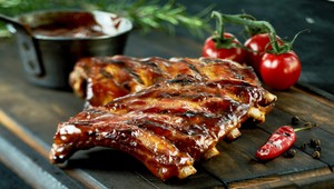 Brigáda snov: Hľadá sa dobrovoľník, ktorý by precestoval USA a ochutnával grilované rebierka