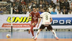 A zase ten Falcao! Hruď, stehno, halfvolej a - gól!