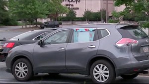 Matka nechala bábätko vedome v aute na priamom slnku. Uprednostnila prácu