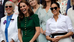 Iba divadlo?! Kate a Meghan sú aj napriek úsmevom na nože