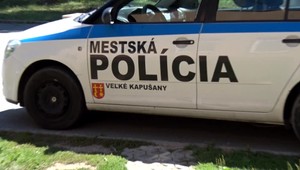 Mestský policajt, u ktorého našli drogy, tvrdí, že to na neho našili