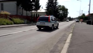 K staršiemu manželskému páru vtrhli kriminalisti, údajne pre drogy