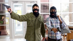 Blesková banková lúpež: Za 2 minúty ukradli 30 000 €