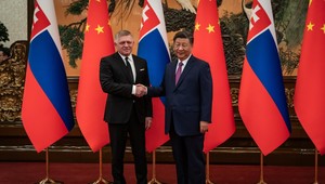 Pre Čínu sme strategický partner. Podľa opozície však táto spolupráca môže ohroziť Slovensko