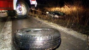 Nehoda pri Ružomberku. Dve autá sa zrazili, skončili v priekope