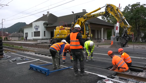 Rekonštrukcia priecestia skomplikovala dopravu. Práce finišujú v termíne