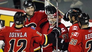V "očkovacej" afére hokejistov Calgary Flames padla prvá hlava