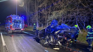 Tragédia na diaľnici D2: Pri zrážke troch áut zomrela jedna osoba, ďalších päť bolo zranených