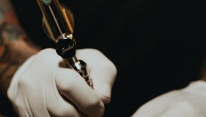 Vzniklo prvé tetovanie v histórii navrhnuté umelou inteligenciou: Čo podľa vás znázorňuje?