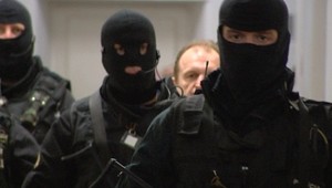 Omyl ako hrom: Kukláči vtrhli do iného bytu!