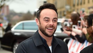 Opitý moderátor talentovej šou havaroval, malé dievčatko je v nemocnici