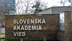 Slovensko si zatvára dvere k vakcínam a liekom, varuje SAV po odmietnutí pandemickej dohody