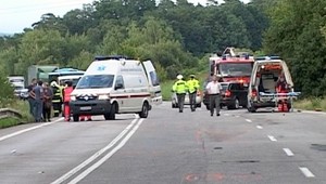 Po náraze začala motorka horieť. Jej vodič je v nemocnici