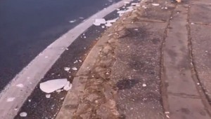 Nebezpečný ľad na kamiónoch je hrozbou pre autá aj chodcov. NDS zvažuje tieto opatrenia