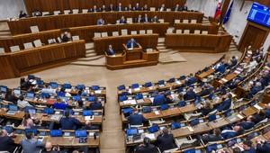 Poslanci prelomili veto prezidentky, schválili kompetenčný zákon