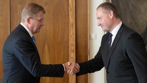 Peter Žiga prevzal zápisnicu o výsledku prezidentských volieb