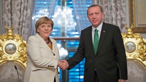 Nemecká kancelárka Merkel v Turecku žiadala zastavenie prílevu utečencov