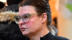 Kvôli znetvorenej tvári sa vyhýbala verejnosti a teraz? Linda Evangelista opäť žiari!