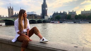 Plačková rozhadzuje v Londýne peniaze, spoločnosť jej robí známa provokatérka