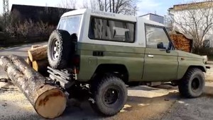 Kuriózna krádež. Zlodej sa ulakomil na 23-ročné auto