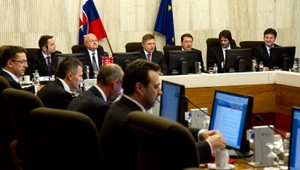 Vláda chce regulovať platy všetkých zdravotníckych pracovníkov