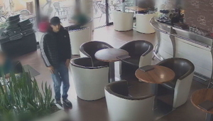 Z kaviarne odišiel s plnými vreckami. Poznáte muža na záberoch?