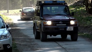 Pani sa vybrala na túru s kabelkou, zasahovať musel vrtuľník