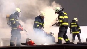 Desiatkam hasičov siahli na výsluhové dôchodky, o peniaze prídu aj ďalší