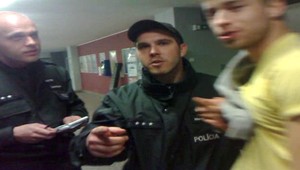 VIDEO: Policajné násilie? Chlapcov zbili policajti aj SBS-kár!