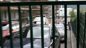 Policajti stále pátrajú po mužovi, ktorý nožom dobodal dvoch mladých ľudí