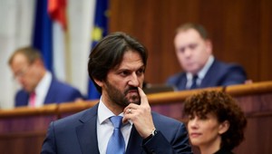 Policajti strieľajú po ľuďoch bežne. Po deťoch aj papalášoch