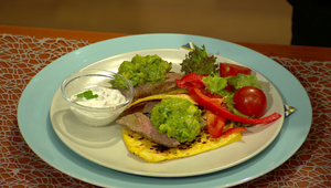 Placka s jahňacím karé a avokádom