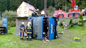 Tatra narazila do rodinného domu, opäť