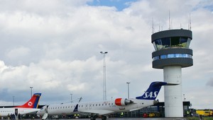 Dánska polícia evakuovala letisko aj nákupné centrá, bombu nenašla