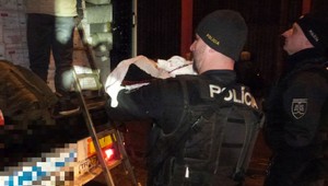 Slovenská polícia našla 78 migrantov. Tlačili sa v dvoch nákladiakoch