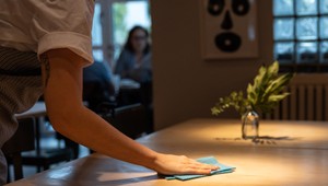 Na Slovensku ubúdajú ľudia. Firmy sa sťažujú na kvantitu aj kvalitu