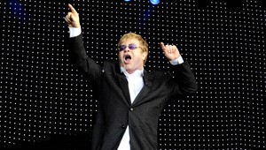 Elton John (65) dostane medailu za boj proti komunizmu